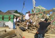 setting trusses for Acorn Fine Homes - Thumb Pic 46
