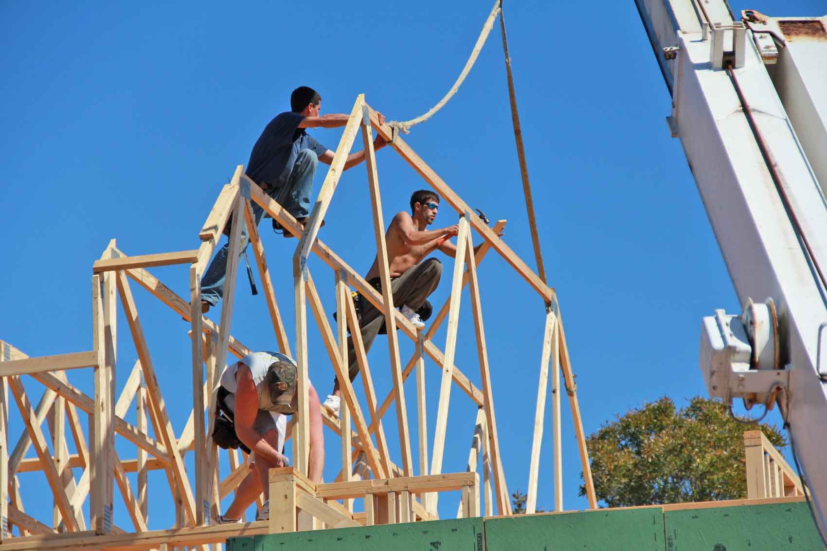 installing roof trusses in Pensacola