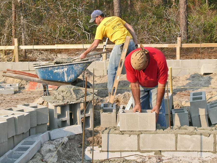 Laying up foundation block